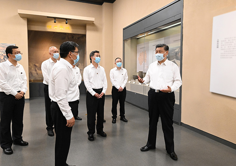 5月16日下午，中共中央總書記、國(guó)家主席、中央軍委主席習(xí)近平在前往陜西西安主持中國(guó)－中亞峰會(huì)途中，在山西運(yùn)城博物館考察。